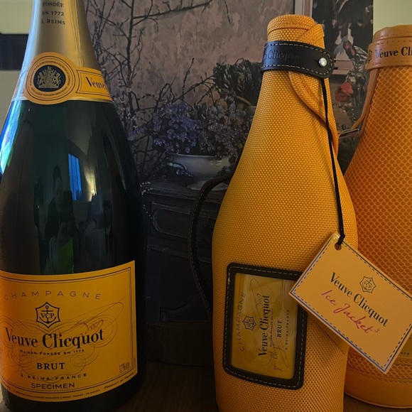 VEUVE CLICQUOT champagne tennis club sleeveless t-shirt size small 🍊🍊🍊🍊🍊🍊🍾🍾🍾🍾🎾🎾 - Picture 3 of 5